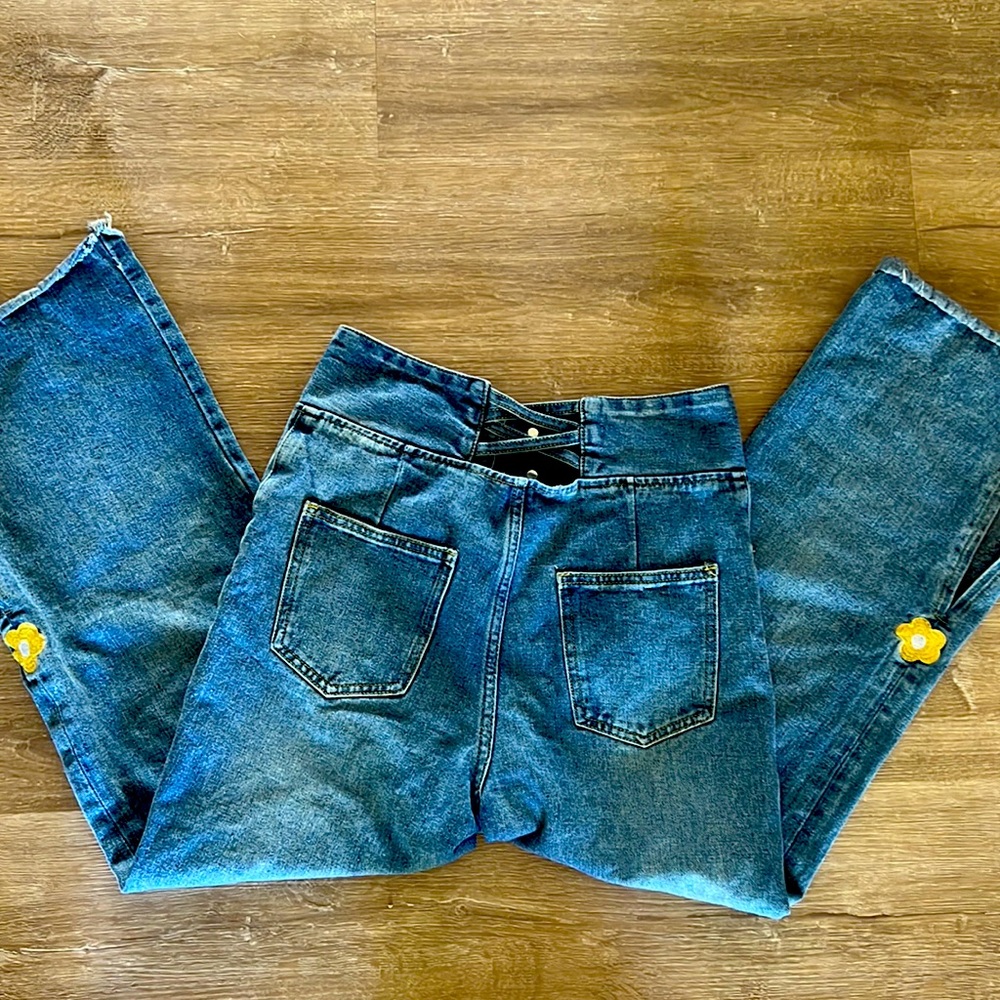 Denim jeans wide leg with outer side slit embroidered yellow flower size Large
